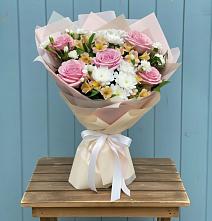 Букет цветов из:  Гвоздики, Орхидеи и Розы в Аромашево