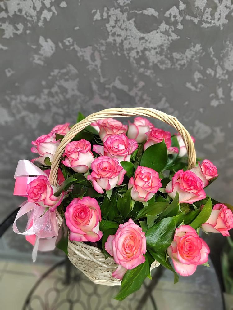 Цветочная композиция из Розы в корзине в Аромашево