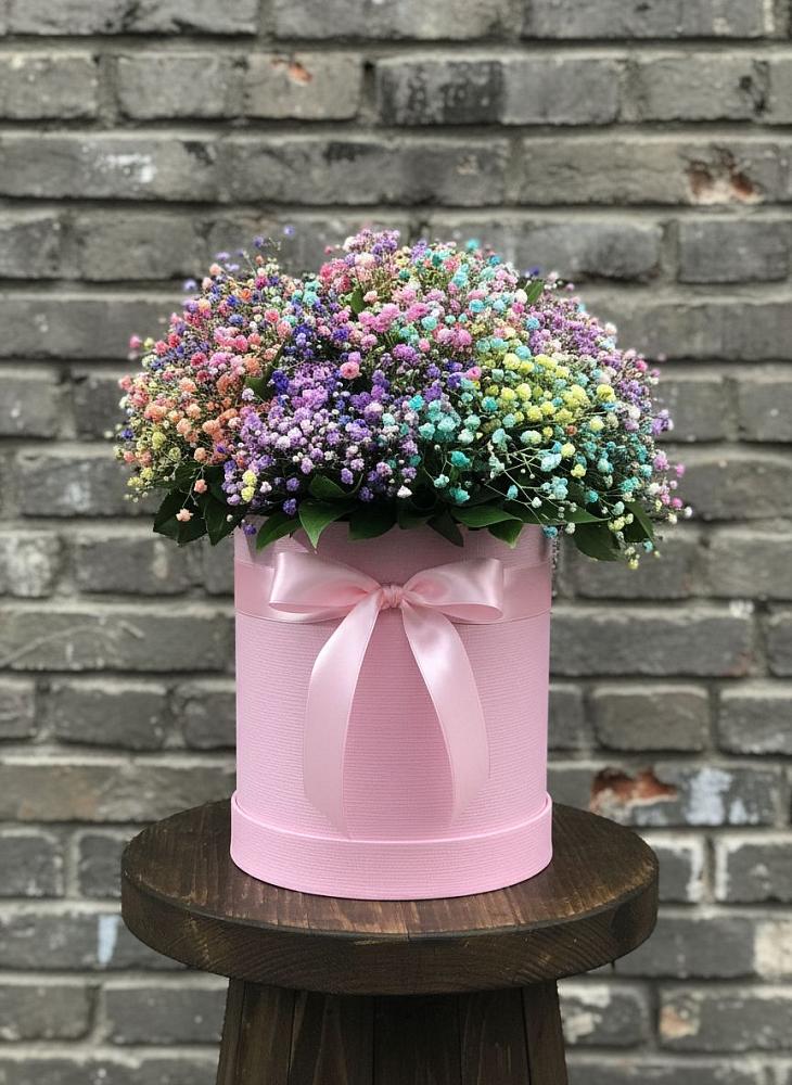 Цветочная композиция из Гипсофила и Розы в шляпной коробке в Аромашево