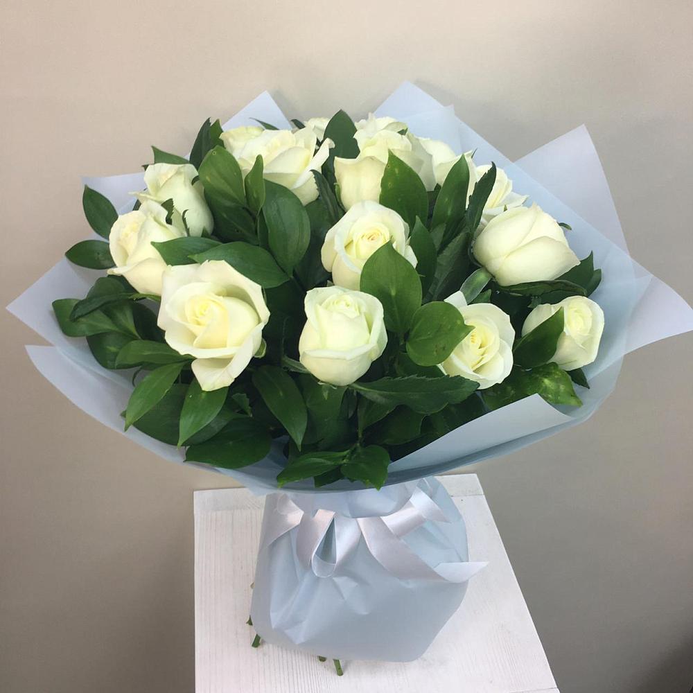 Букет 15 Белых роз Проуд в Аромашево