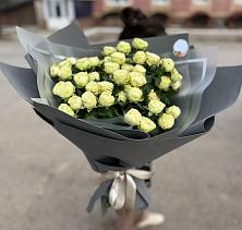 Букет Белые кустовые розы Солинеро в Аромашево