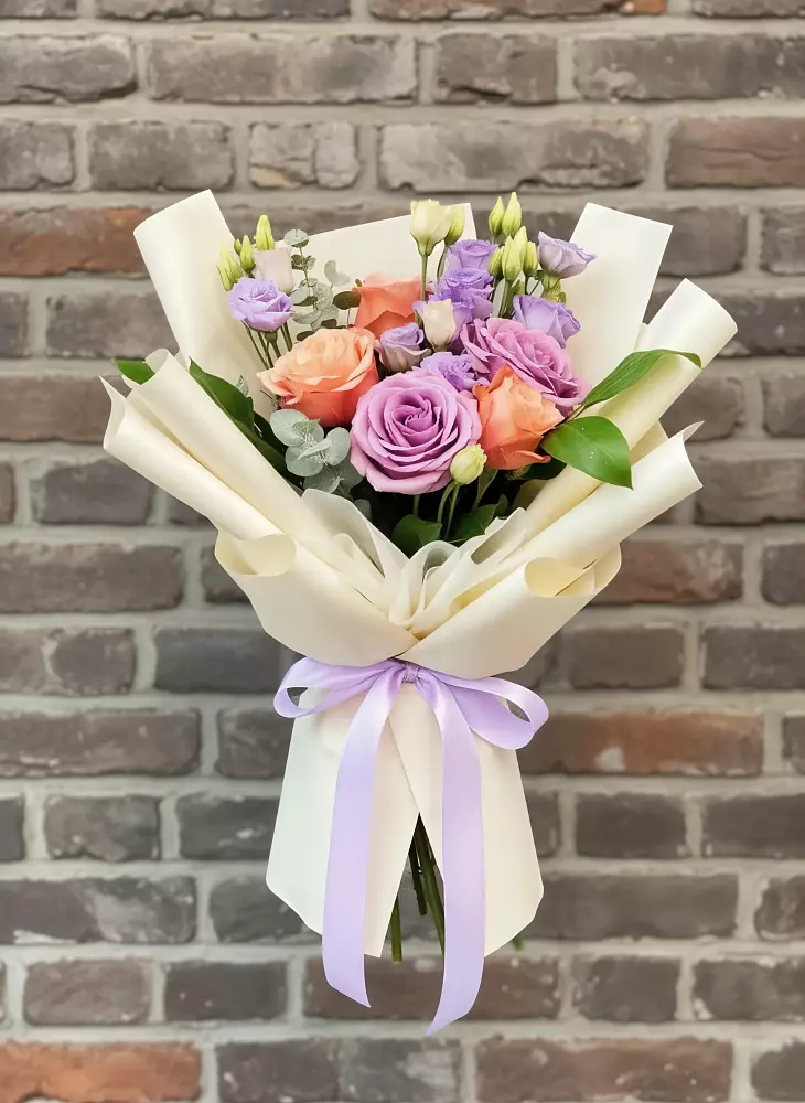 Букет цветов из: Лизиантусы и Розы в Аромашево