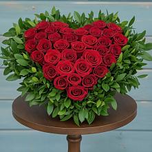 Цветочная композиция из Розы в виде сердца в Аромашево