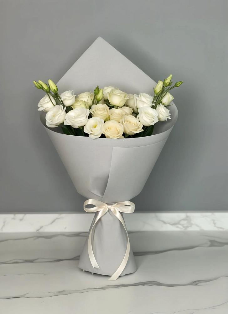 Букет цветов из: Розы и Лизиантусы в Аромашево