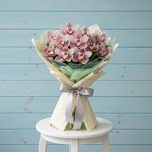 Букет цветов из:  Орхидеи и Розы в Аромашево