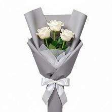 Букет 3 белые розы в Аромашево