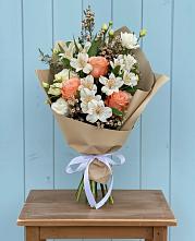 Букет цветов из:  Альстромерии, Лизиантусы, Розы и Хризантемы в Аромашево