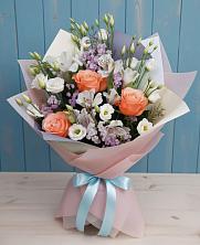 Букет цветов из:  Лизиантусы, Розы, Альстромерии и Гипсофила в Аромашево