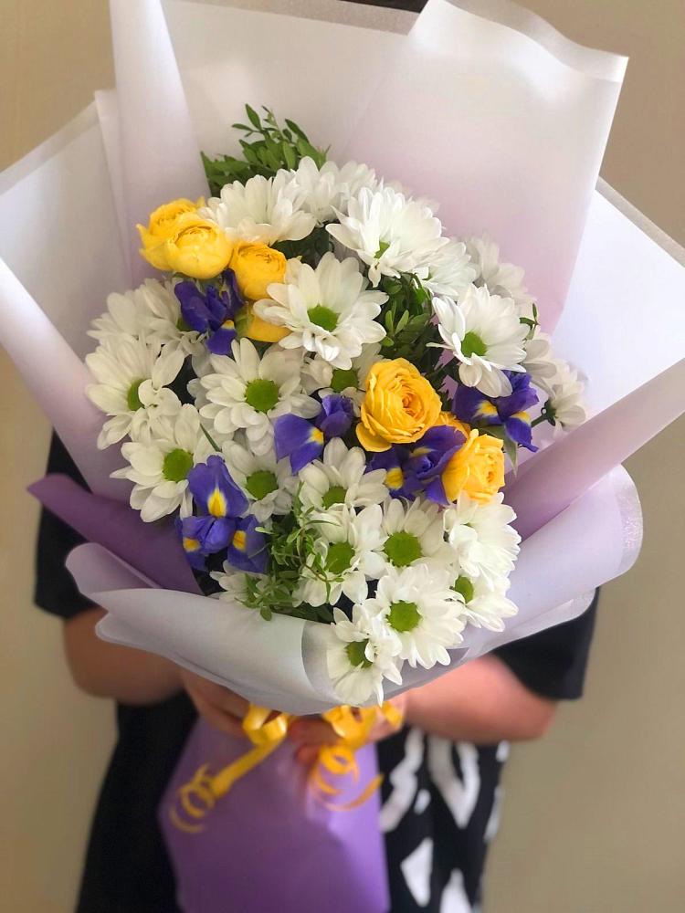 Букет цветов из: Ирисы, Хризантемы и Розы в Аромашево
