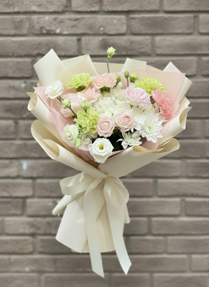 Букет цветов из: Гвоздики, Розы, Лизиантусы и Хризантемы в Аромашево