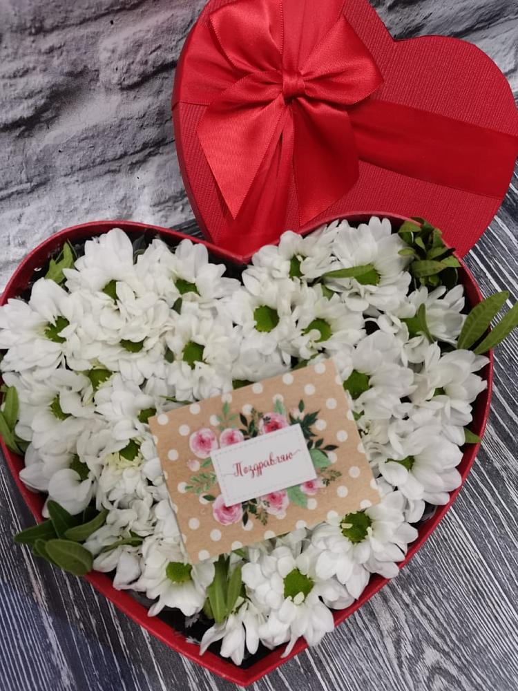 Цветочная композиция из Хризантемы в виде сердца в Аромашево