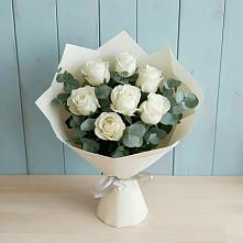 Букет Белые розы в Эвкалипте в Аромашево