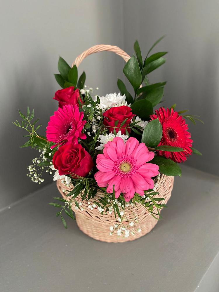 Цветочная композиция из Розы, Хризантемы и Герберы в корзине в Аромашево