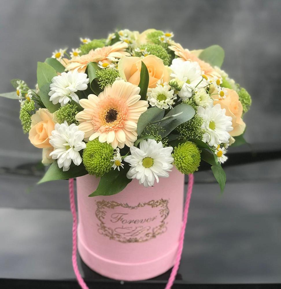 Цветочная композиция из Розы, Герберы и Хризантемы в шляпной коробке в Аромашево