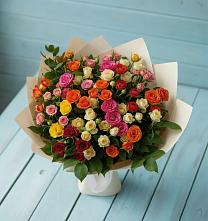 Букет Микс из разноцветных кустовых роз в Аромашево