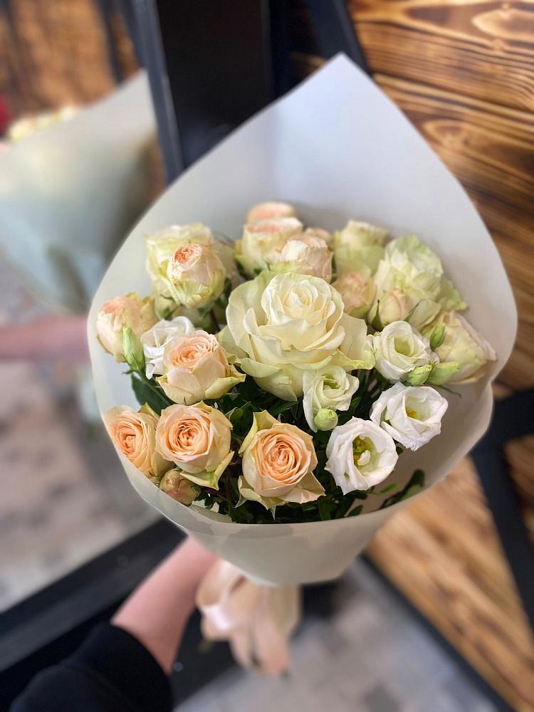 Букет цветов из: Розы и Лизиантусы в Аромашево