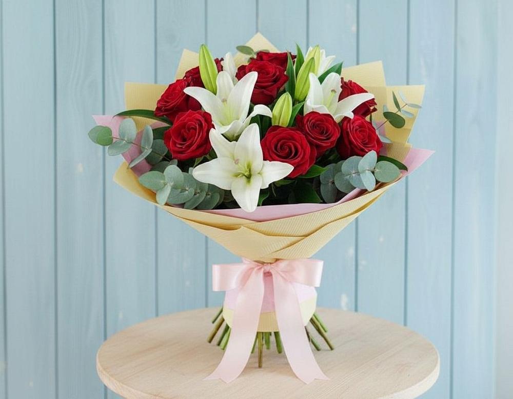 Букет цветов из: Лилии и Розы в Аромашево